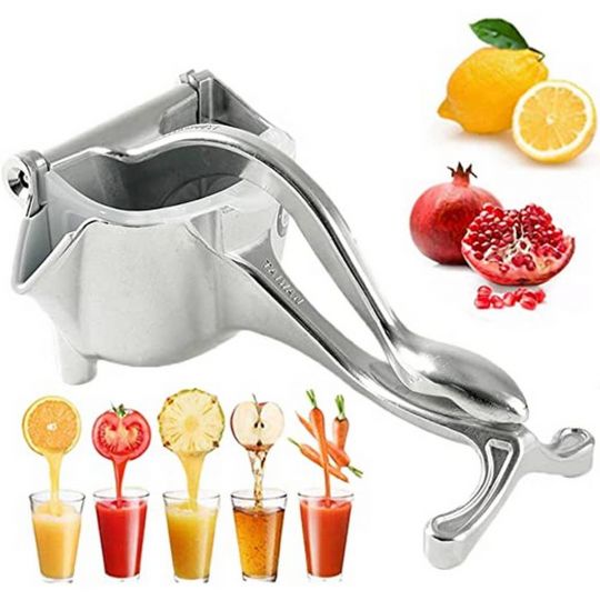 Manual fruit juicer